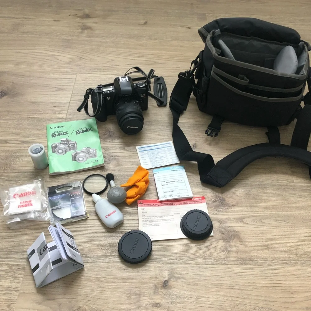 Canon EOS Rebel XS/QD Camera Kit in Black - Includes Accessories